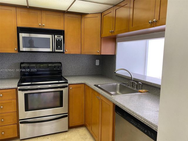 555 NE 15th St 14K, Miami, FL 33132