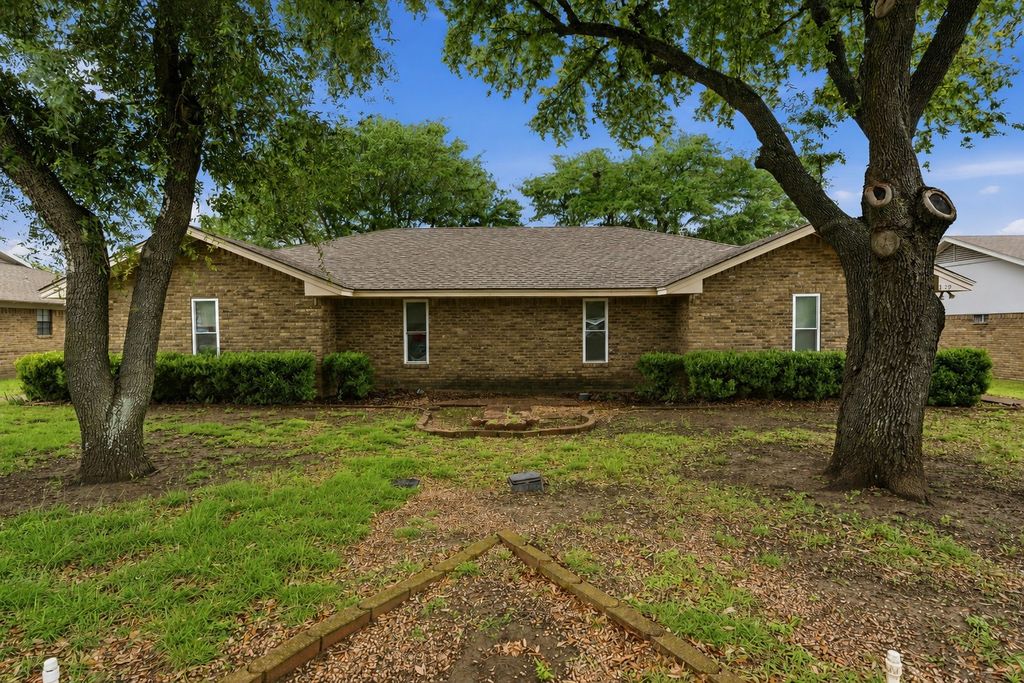 1729 Jenkins Lane, Glenn Heights, TX 75154