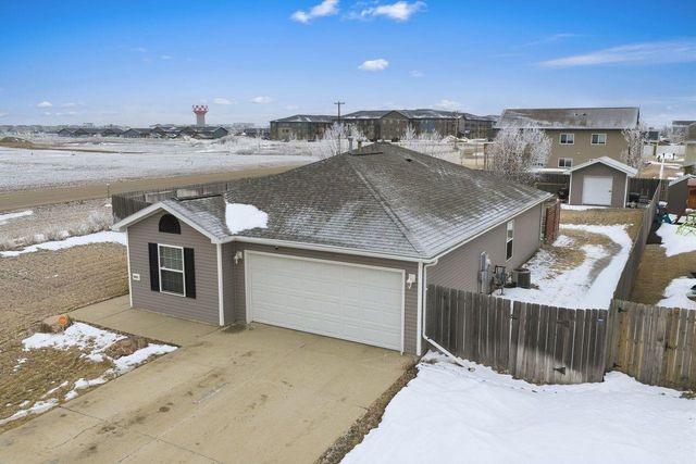 3001 NW 9th St., Minot, ND 58703