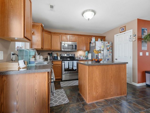 3001 NW 9th St., Minot, ND 58703