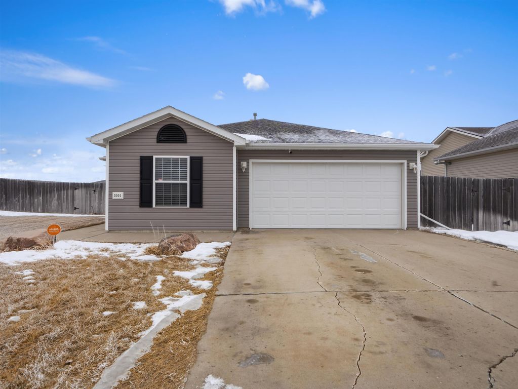 3001 NW 9th St., Minot, ND 58703