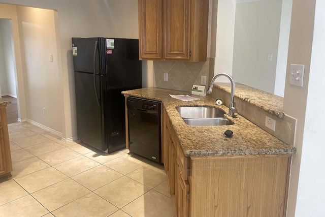 3208 Waterglen Court, League City, TX 77573