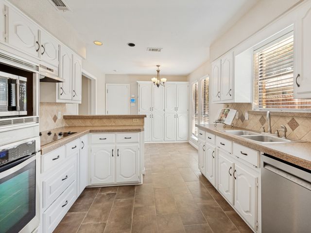 177 Simmons Drive, Coppell, TX 75019