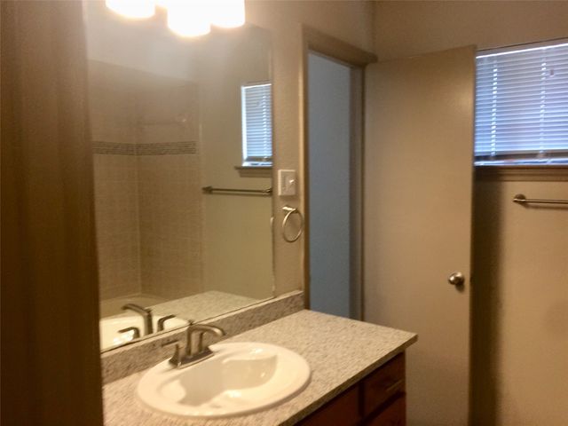 1419 S Story Road, Irving, TX 75060