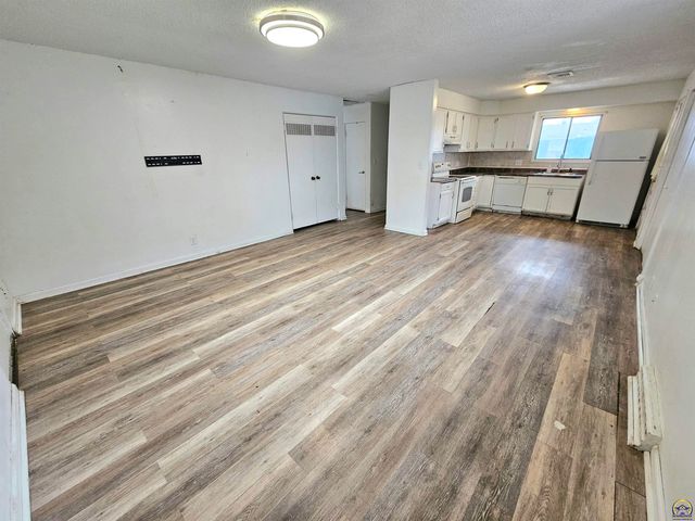 7209 SW Greenview DR, Topeka, KS 66619