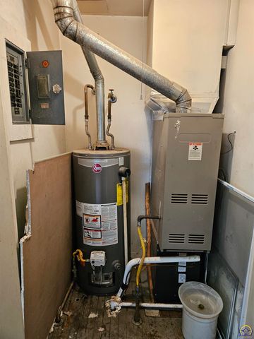 7209 SW Greenview DR, Topeka, KS 66619