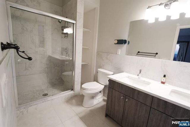 213 11th A, Palisades Park, NJ 07650