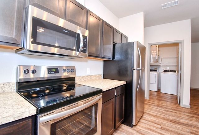 4800 W Illinois Avenue 3224, Dallas, TX 75211