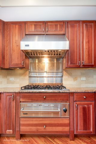 24833 Winterberry Lane, Plainfield, IL 60585