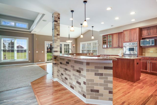 24833 Winterberry Lane, Plainfield, IL 60585