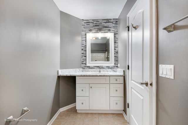 24833 Winterberry Lane, Plainfield, IL 60585