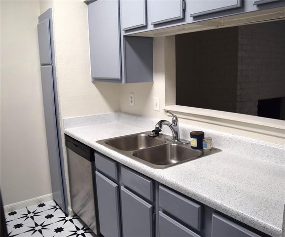 2001 Bering Drive 11H, Houston, TX 77057