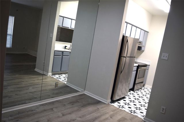 2001 Bering Drive 11H, Houston, TX 77057