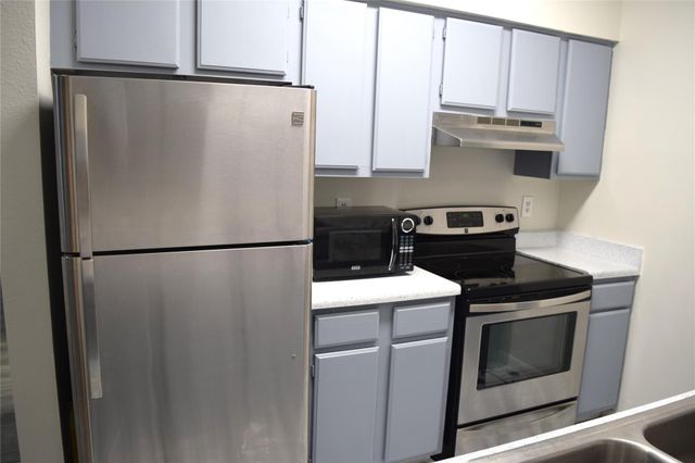 2001 Bering Drive 11H, Houston, TX 77057