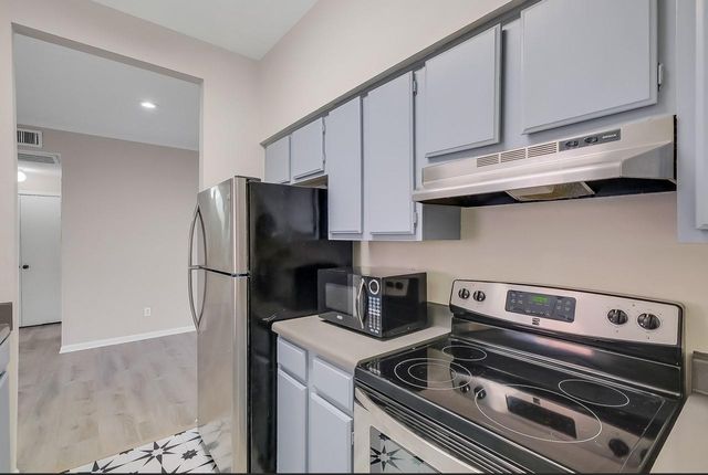 2001 Bering Drive 11H, Houston, TX 77057