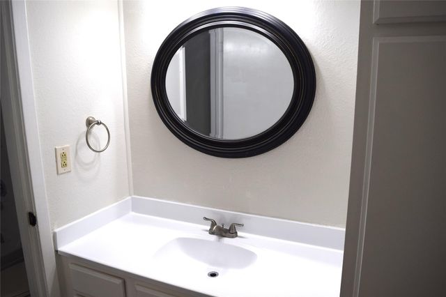 2001 Bering Drive 11H, Houston, TX 77057