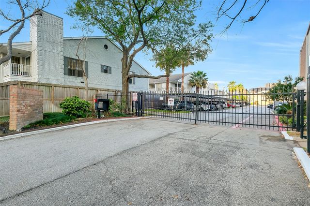 2001 Bering Drive 11H, Houston, TX 77057