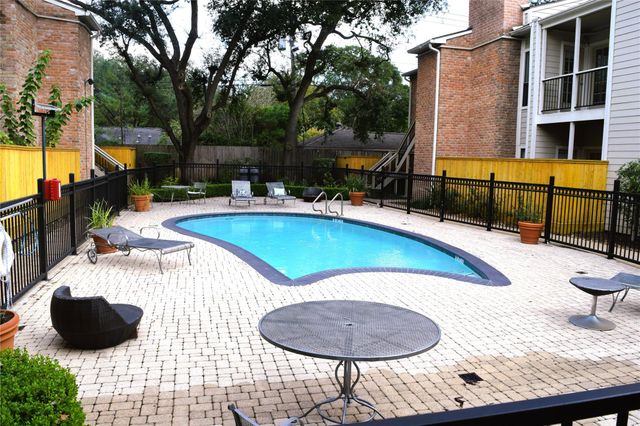 2001 Bering Drive 11H, Houston, TX 77057