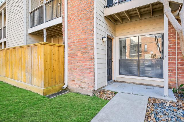 2001 Bering Drive 11H, Houston, TX 77057