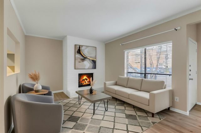 2001 Bering Drive 11H, Houston, TX 77057