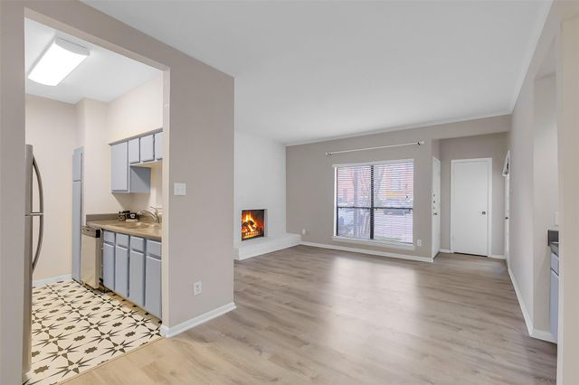 2001 Bering Drive 11H, Houston, TX 77057