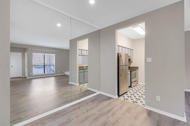 2001 Bering Drive 11H, Houston, TX 77057