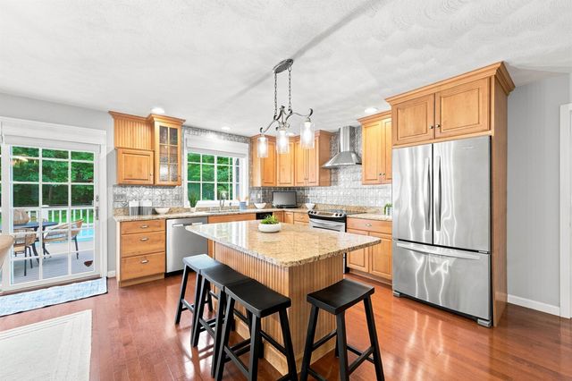 8 Rolling Ridge Road, Windham, NH 03037