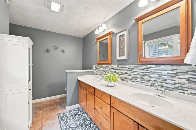 8 Rolling Ridge Road, Windham, NH 03037