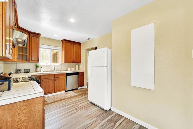 16366 Emery Ct, San Lorenzo, CA 94580