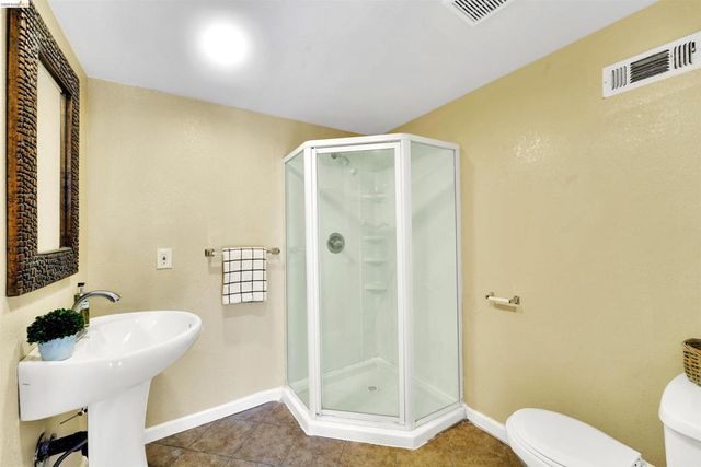 16366 Emery Ct, San Lorenzo, CA 94580