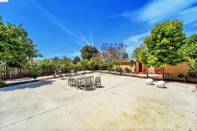 16366 Emery Ct, San Lorenzo, CA 94580