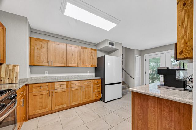 182 N Burnett Drive, Baytown, TX 77520