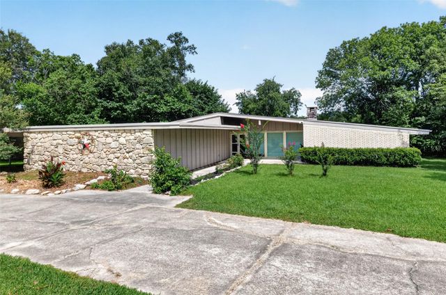 182 N Burnett Drive, Baytown, TX 77520