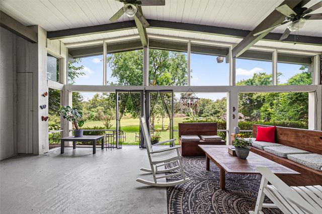 182 N Burnett Drive, Baytown, TX 77520