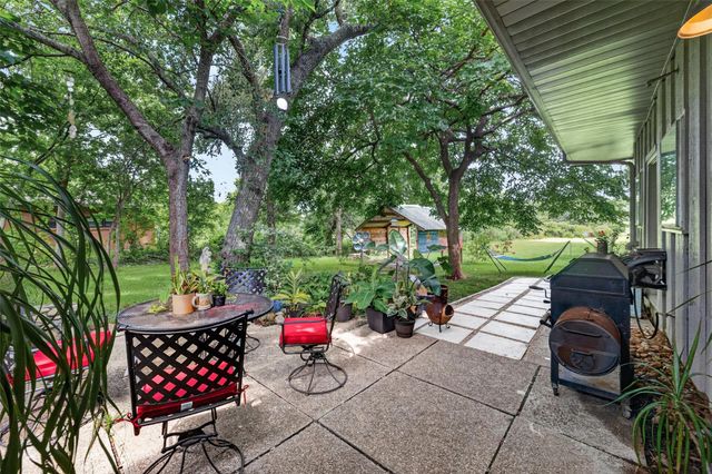182 N Burnett Drive, Baytown, TX 77520