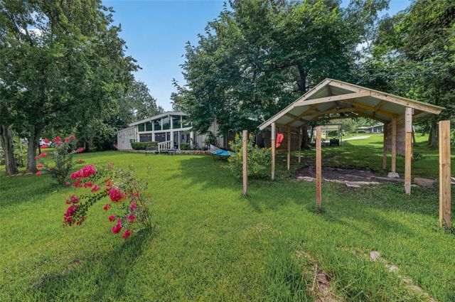 182 N Burnett Drive, Baytown, TX 77520