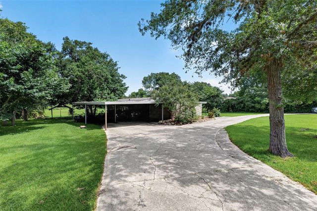 182 N Burnett Drive, Baytown, TX 77520