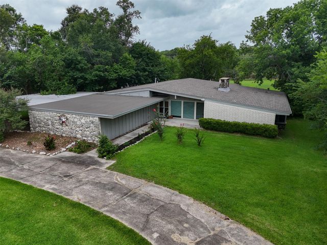 182 N Burnett Drive, Baytown, TX 77520