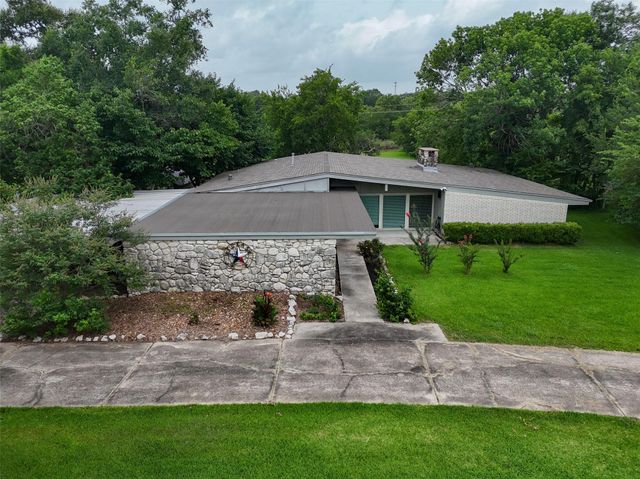 182 N Burnett Drive, Baytown, TX 77520