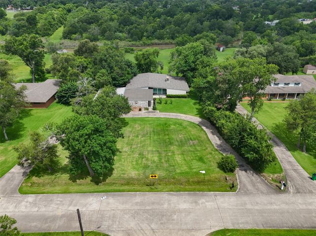 182 N Burnett Drive, Baytown, TX 77520