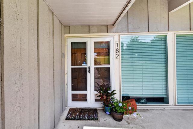 182 N Burnett Drive, Baytown, TX 77520