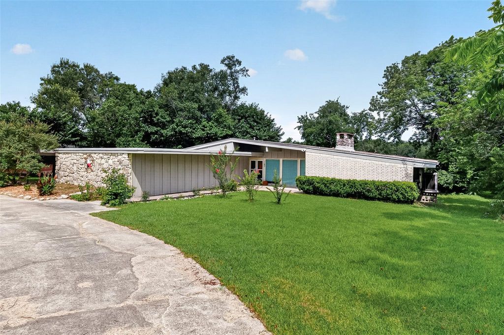 182 N Burnett Drive, Baytown, TX 77520
