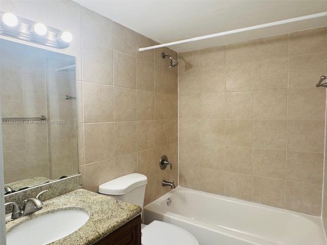 2000 NE 135th St 403, North Miami, FL 33181
