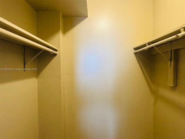 2000 NE 135th St 403, North Miami, FL 33181