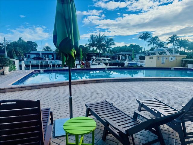 2000 NE 135th St 403, North Miami, FL 33181