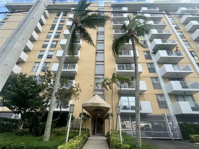 2000 NE 135th St 403, North Miami, FL 33181