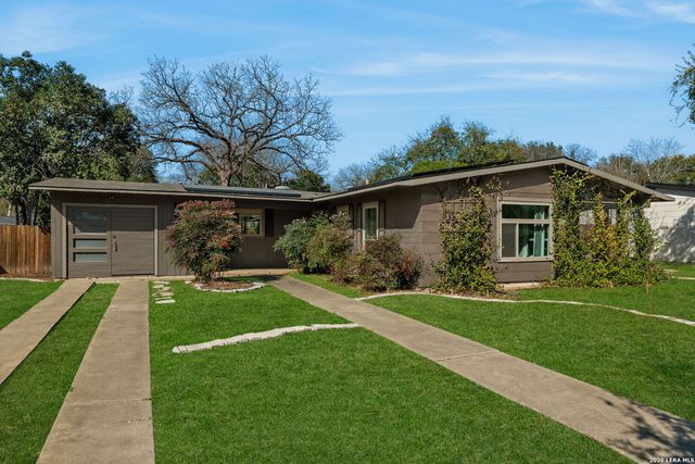 221 Seford Dr, Terrell Hills, TX 78209