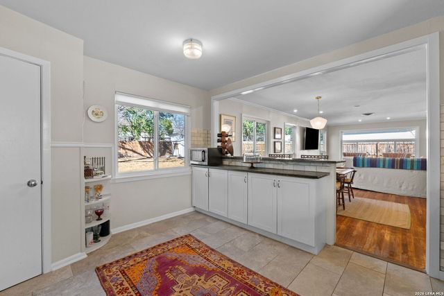 221 Seford Dr, Terrell Hills, TX 78209