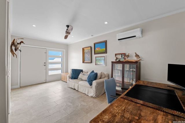 221 Seford Dr, Terrell Hills, TX 78209