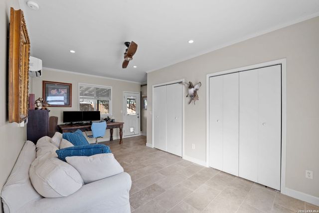 221 Seford Dr, Terrell Hills, TX 78209